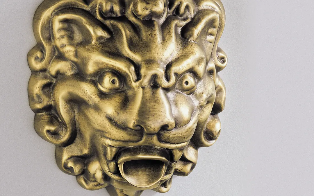 THG Paris Львиная голова