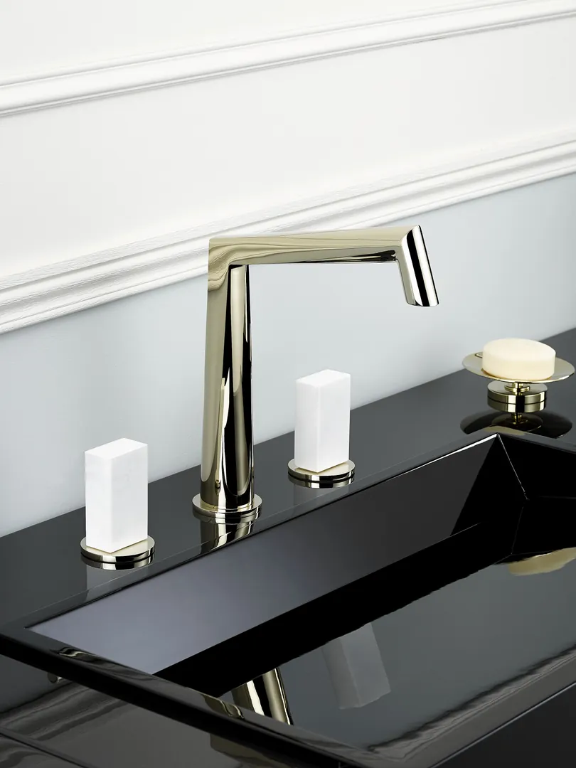 THG Paris Montaigne Venus white marble